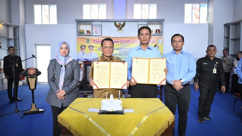 Pemkab Rohil bersama Kejari Eohil, Tandatangani MoU Perkuat Sinergi Cegah Penyelewengan Anggaran Tahun 2025