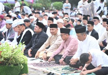 Laksanakan Sholat Bersama Masyarakat, Wabup Ajak Dukung Program Pembangunan