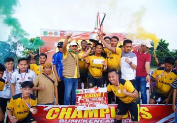 Wabup Muba Tutup Turnamen Sepak Bola Bumi Kencana Cup 2025, Karya Maju Keluar Sebagai Juara