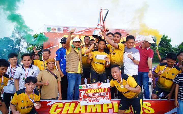 Wabup Muba Tutup Turnamen Sepak Bola Bumi Kencana Cup 2025, Karya Maju Keluar Sebagai Juara