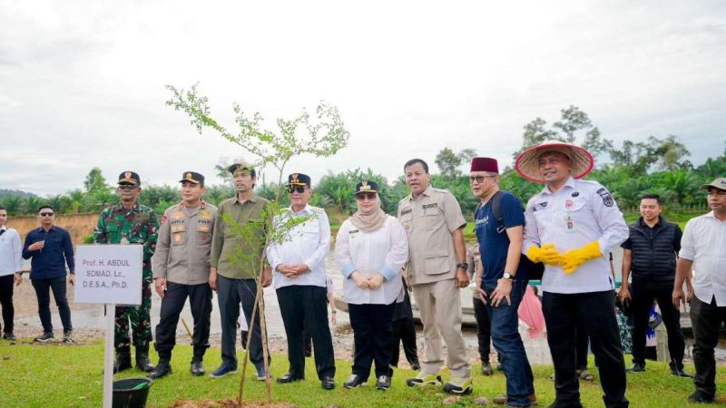 Peringati Hari Bhayangkara dan Lingkungan Hidup, Bupati Bengkalis Dukung Aksi Hijau di Kampar