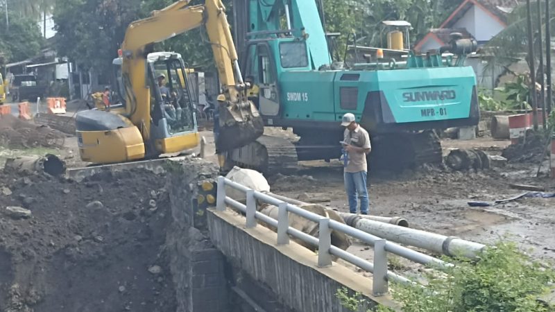 Proyek Jembatan di Bondowoso Dinilai Tidak Memenuhi Standar Keselamatan Kerja
