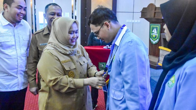 Sambut Kedatangan Mahasiswa Kukerta UNRI, Bupati Kasmarni Ajak Berkontribusi dalam Pembangunan Daerah