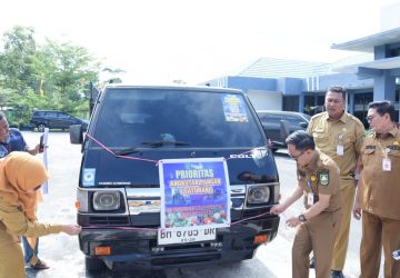 Pastikan Kelancaran Distribusi Bahan Pangan selama MTQ Ke-43 Riau, Pemkab Bengkalis Pasang Stiker Prioritas Kendaraan Pangan