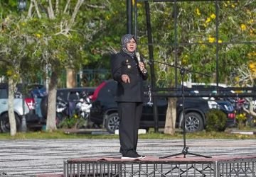 Perdana Jadi Pembina Apel Pagi: Bupati Siak Afni Tekankan Disiplin Profesionalisme, dan Netralitas ASN