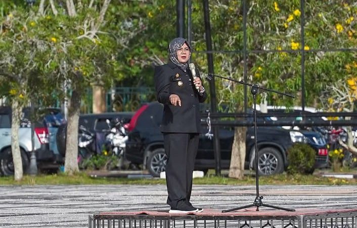 Perdana Jadi Pembina Apel Pagi: Bupati Siak Afni Tekankan Disiplin Profesionalisme, dan Netralitas ASN