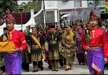 Kapolri Terima Anugerah Adat Ingatan Budi Simbol Sinergi Negara dan Masyarakat Adat