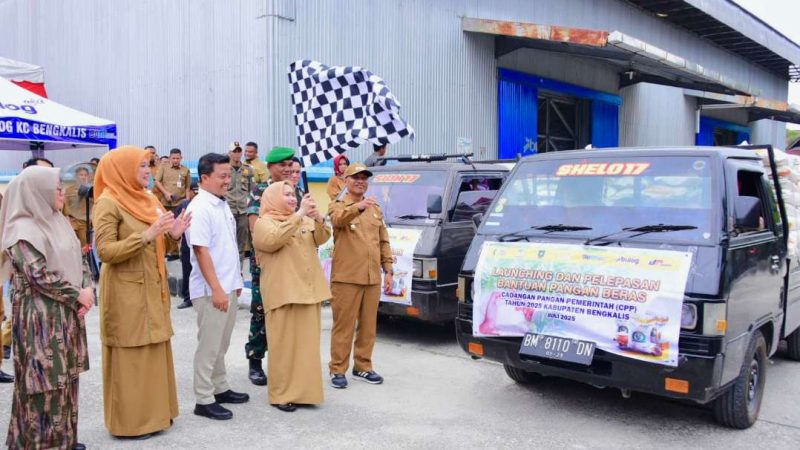 Bupati Kasmarni Lepas Penyaluran 489 Ton Beras Cadangan Pangan Pemerintah