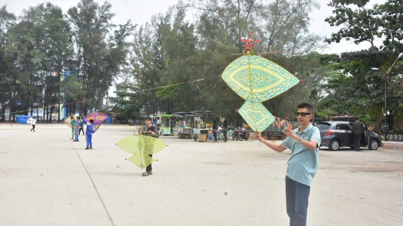 Jaga Khazanah Permainan Budaya Sempena Hari Jadi ke-513 Bengkalis, Puluhan Layang Menari di Langit