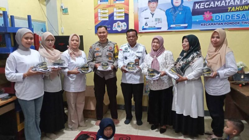 Pemdes Permanti Bagikan Seragam Gratis untuk Siswa PAUD Kasih Bunda, Dorong Semangat Belajar Sejak Dini