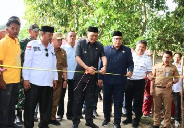 Bupati Resmikan Pembangunan Jalan Lingkar Desa Sekaligus Buka Turnamen Voli