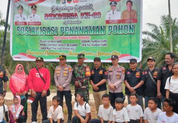 Gabungan Kades Sei Kuning, Polsek Bersama Babinsa Rambah Samo Laksanakan Penanaman Pohon