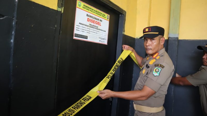 Satpol PP Siak Segel Dua Tempat Hiburan Malam di Tualang