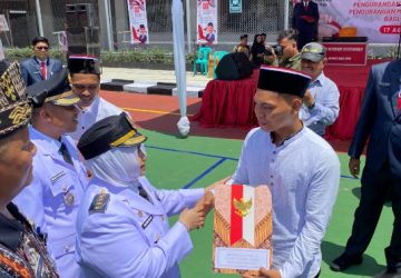 Remisi Momentum Perbaikan Diri, HUT Ke-80 RI Wujudkan Semangat Persatuan dan Kemajuan Bangsa, Bupati Kasmarni Serahkan Surat Keputusan