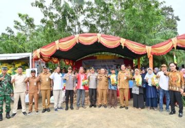 Bupati Bengkalis Dampingi Gubri dan Kapolda Hadiri Gerakan Pangan Murah di Rupat