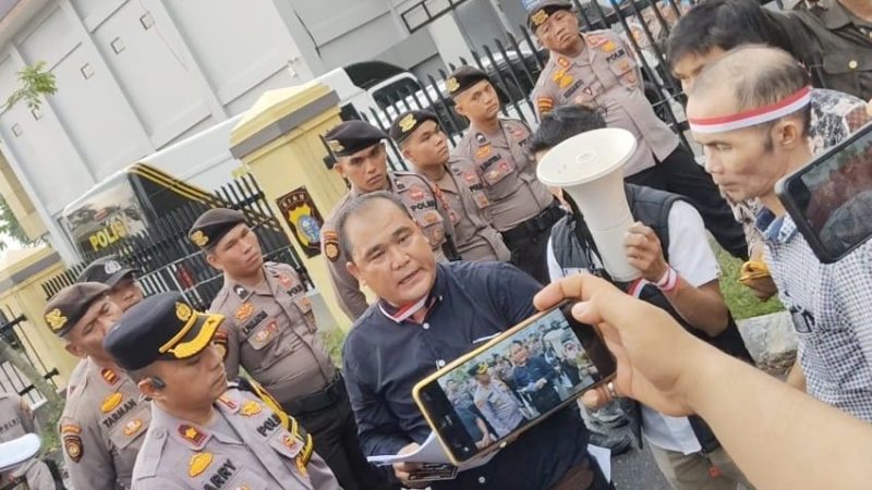 Kerap Lontarkan Pernyataan Provokatif, Masa Meminta Polda Riau Proses S Hondro