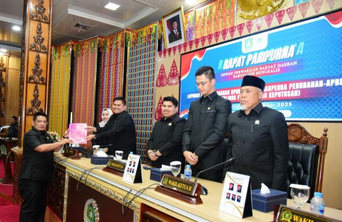 Badan Anggaran Sampaikan Laporan Dalam Rapat Paripurna