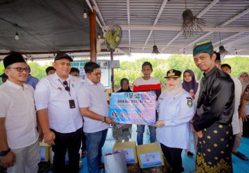 Bupati Bengkalis Kunjungi Korban Kebakaran di Bukit Batu, Serahkan Bantuan dan Sampaikan Belasungkawa