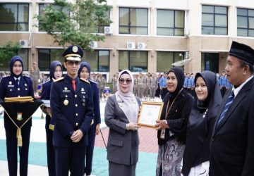 Hari Pehubungan Nasional “Bakti Transportasi untuk Negeri” Wabup Kampar Misharti Serahkan Penghargaan Di Beberapa Sekolah