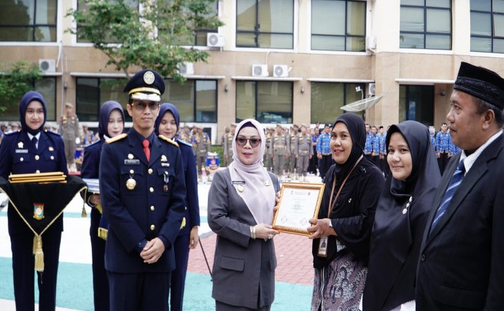 Hari Pehubungan Nasional “Bakti Transportasi untuk Negeri” Wabup Kampar Misharti Serahkan Penghargaan Di Beberapa Sekolah