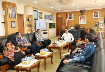 Wali Kota Batam Amsakar Terima Kunjungan Studi Komparasi Pemkot Serang Bahas Strategi Peningkatan Pendpatan Asli Daerah