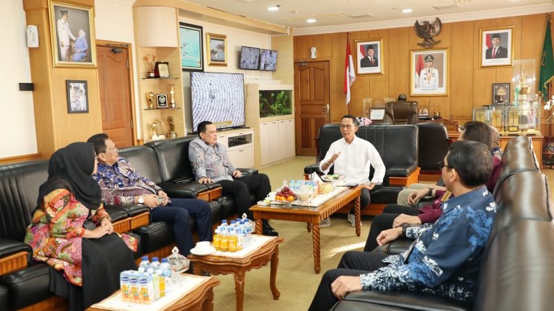 Wali Kota Batam Amsakar Terima Kunjungan Studi Komparasi Pemkot Serang Bahas Strategi Peningkatan Pendpatan Asli Daerah
