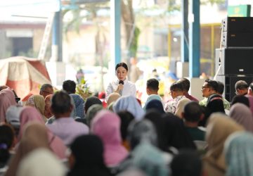 Wawako Li Claudia Candra Gandeng DPRD Kota Batam Kembali Serahkan Bantuan Sosial Kepada Lansia