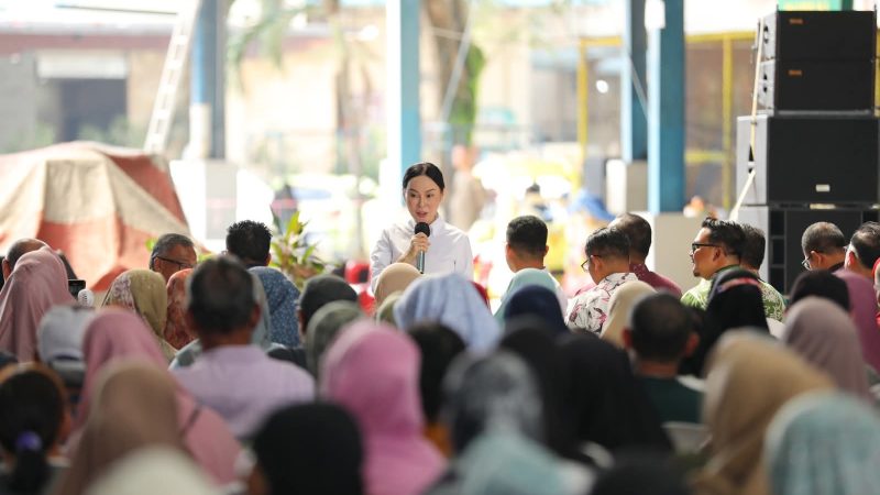 Wawako Li Claudia Candra Gandeng DPRD Kota Batam Kembali Serahkan Bantuan Sosial Kepada Lansia