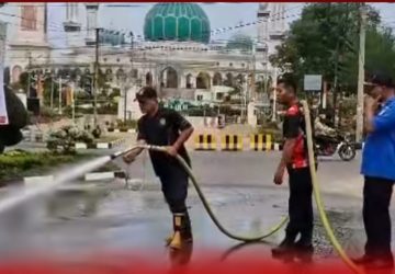 Jelang HUT ke-26, Bupati dan Wabup Rohul Instruksikan Pembersihan Jalan Protokol Pasir Pengaraian