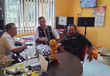 Kunjungan Insan Pers di Desa Lubuk Bendahara, Kades Renaldi Sambut dengan Baik