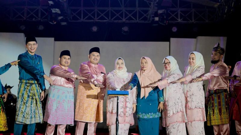 Buka MTQ Ke-7, Bupati Kasmarni Ajak Masyarakat Bathin Solapan Menjadikan Al-Qur’an Sebagai Karakter Dalam Bertindak dan Berucap