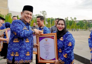 Bupati Bengkalis Raih Dua Penghargaan Bergengsi di Hari Kesehatan Nasional 2025