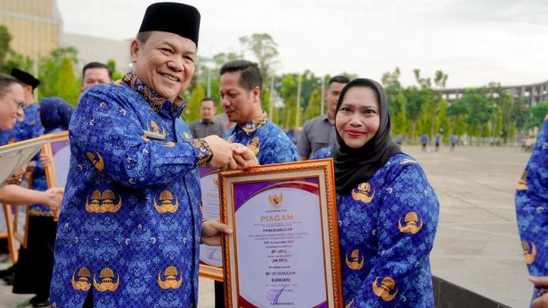 Bupati Bengkalis Raih Dua Penghargaan Bergengsi di Hari Kesehatan Nasional 2025