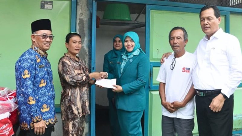 Bupati Santuni Korban Kebakaran dan Himbau Warga Waspada Cuaca Ekstrem