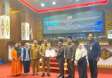 DPRD Pekanbaru Ketok Palu Perda BPR Madani