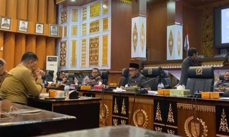 DPRD Pekanbaru Bahas APBD Tahun 2026, Pastikan Turun Signifikan