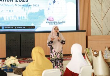 Bupati Afni Beri Beasiswa Kepada Mahasiswa Berprestasi Asal Kabupaten Siak Di Berbagai Universitas