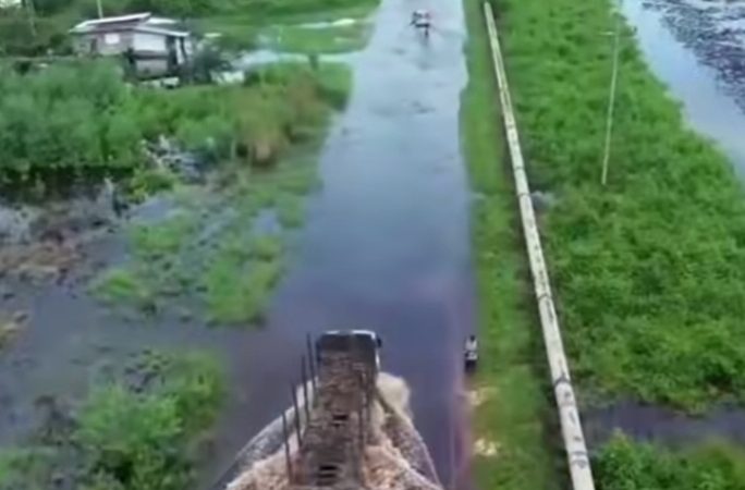 Bupati Siak Afni Tinjau Banjir, Ruas Jalan Nasional Terendam