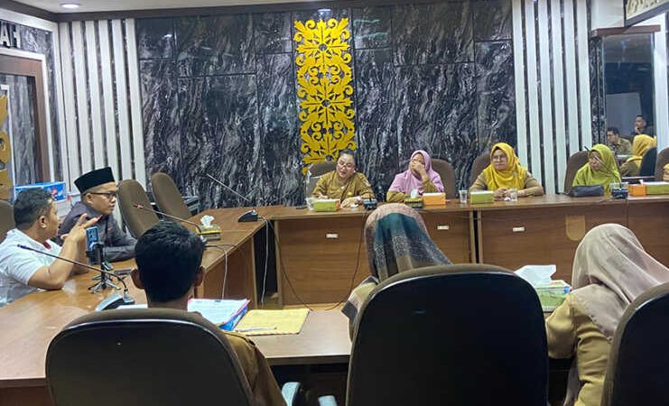Ketua DPRD Pekanbaru Terima Aspirasi Guru Honor
