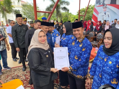 Bupati Bengkalis Serahkan SK PPPK Paruh Waktu kepada 3.700 Pegawai Pemkab Bengkalis