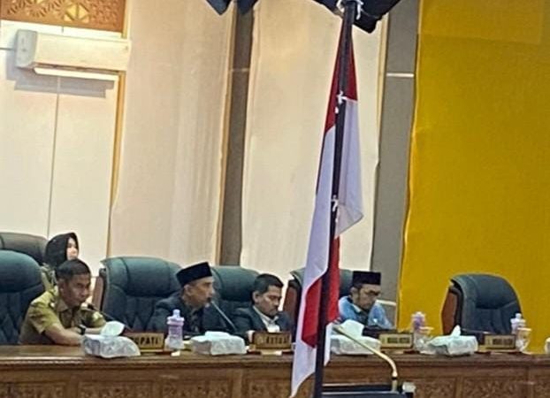 Sempat Ribut, DPRD Kampar Gelar Paripurna Sahkan Dua Perda Tentang TJSLBU