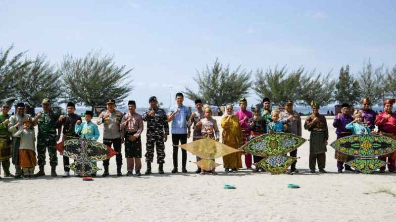 200 Peserta Ikut Menjaga Warisan Budaya, Bupati Bengkalis Buka Festival Layang-Layang Wau Laksamana