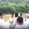Bupati Anton Dukung Ketahanan Pangan Lokal, Serahkan Bantuan Ribuan Bibit Ika di Lubuk Larangan Surau Suluk