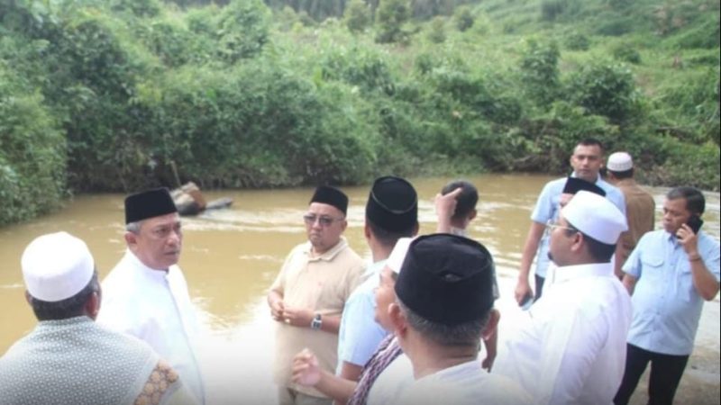 Bupati Anton Dukung Ketahanan Pangan Lokal, Serahkan Bantuan Ribuan Bibit Ika di Lubuk Larangan Surau Suluk