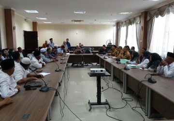 Kontrak Tak Diperpanjang, Puluhan Guru Bantu Mengadu ke DPRD Inhil