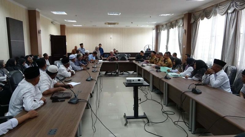 Kontrak Tak Diperpanjang, Puluhan Guru Bantu Mengadu ke DPRD Inhil