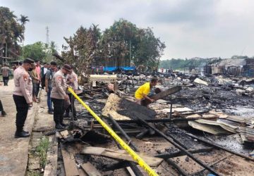 Dini Hari Membara di Desa Simpang Gaung, 15 Rumah Ludes Dilalap Api