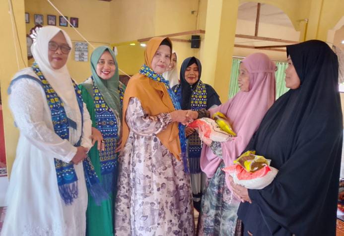 BKMT Kabupaten Kampar Gelar Aksi "Shalat dan Berbagi" di Surau Suluk Batu Belah