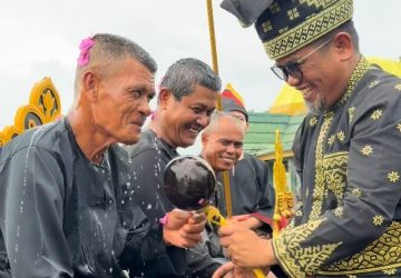 Sambut Ramadan 1447 H, Bupati Zukri Ikuti Prosesi Adat Belimau Sultan di Istana Sayap