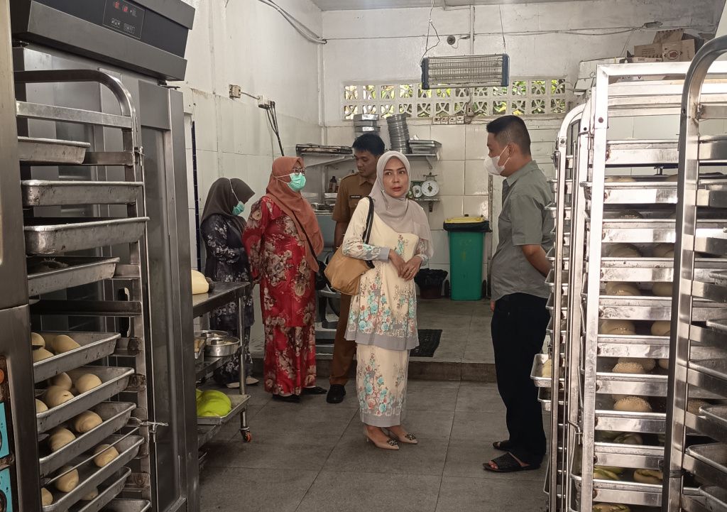 Pastikan Roti Aman Konsumsi, Dinkes Bengkalis Sidak Pabrik di Jalan Teuku Umar